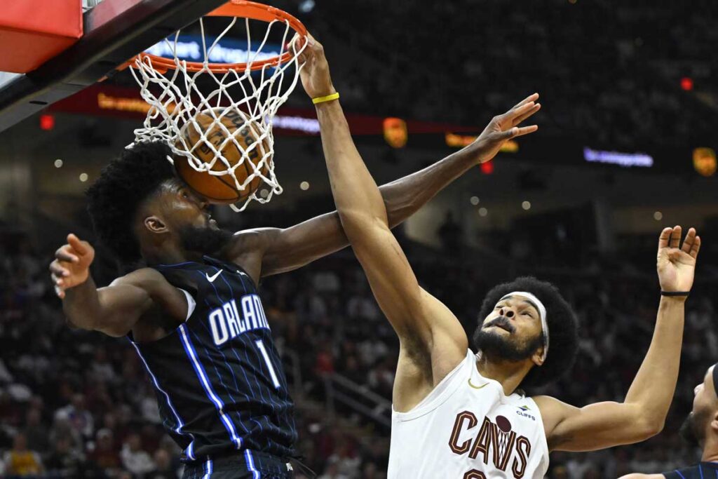 Allen dunk sur Isaac