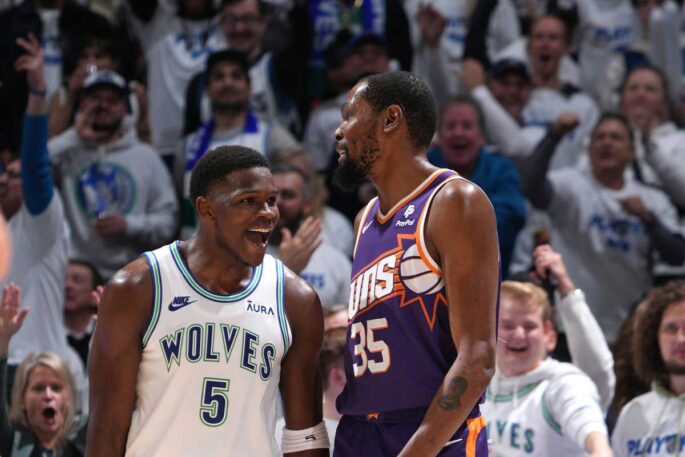 Anthony Edwards et Kevin Durant lors de la victoire des Timberwolves contre les Suns