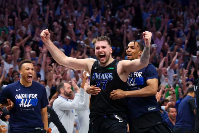 Luka Doncic qui célèbre une victoire