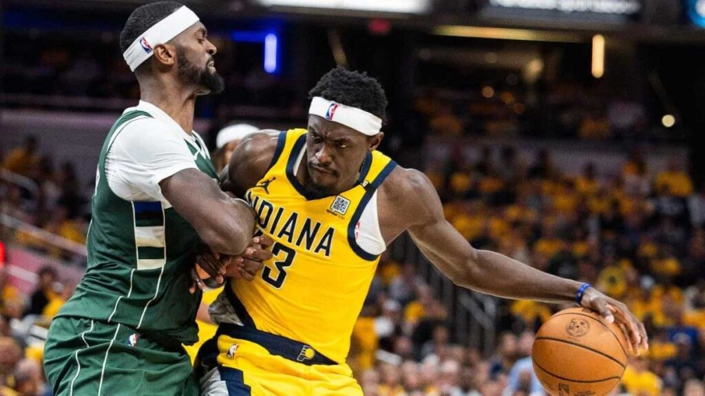 Bobby Portis qui défend sur Pascal Siakam
