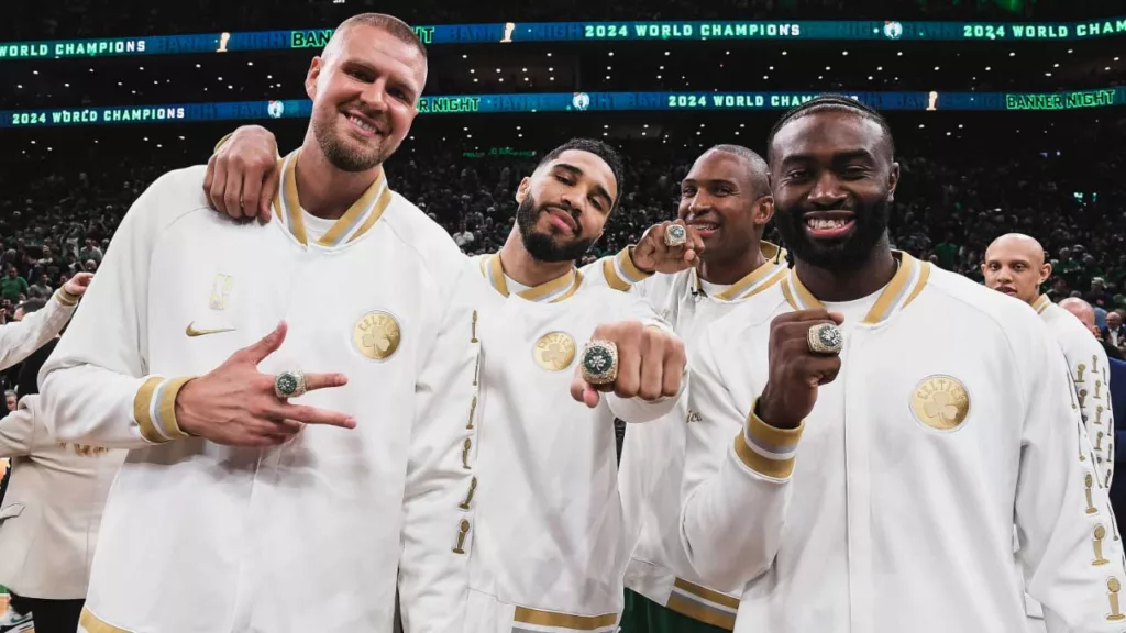 les Celtics avec la bague de champions