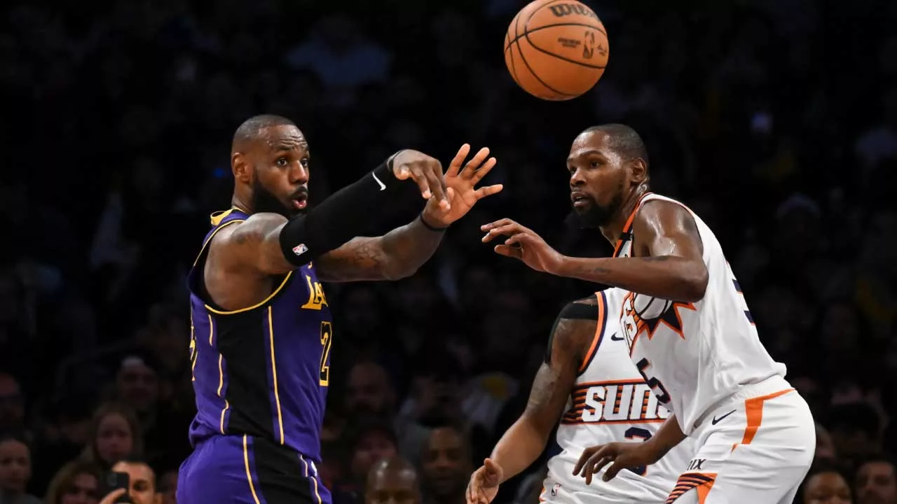 Durant et Booker renversent les Lakers