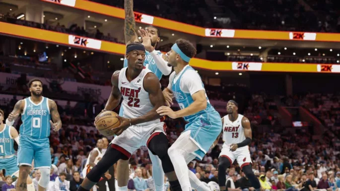 Heat domine les Hornets en fin de match