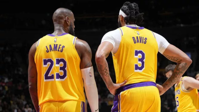 LeBron James et Anthony Davis portent les Lakers à Toronto