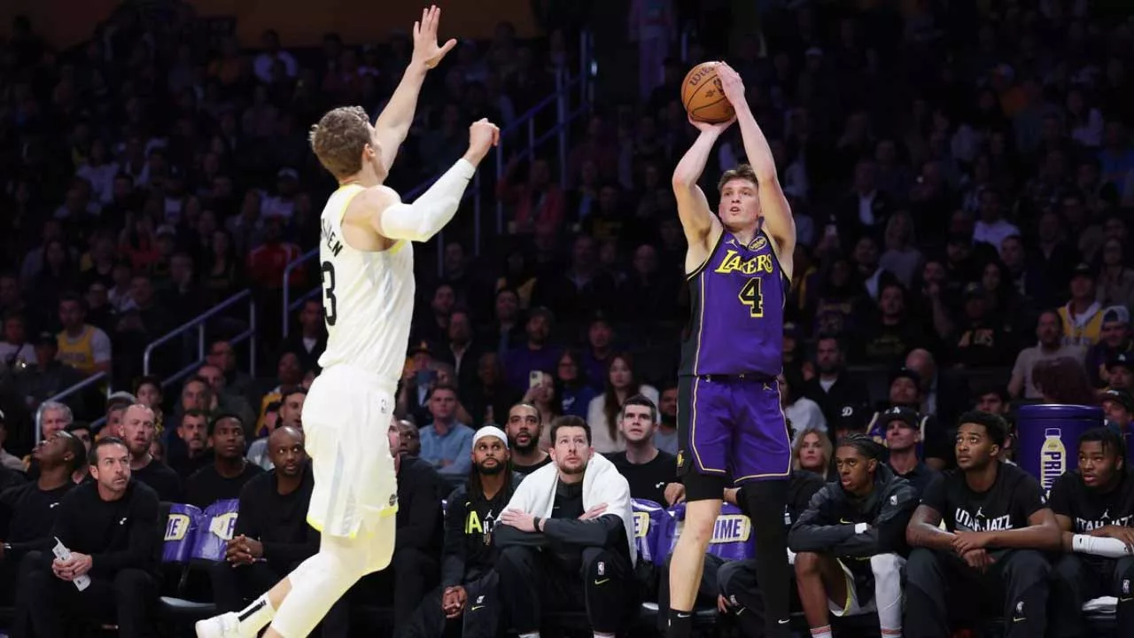 Lire la suite à propos de l’article Dalton Knecht en feu : le rookie des Lakers fait plier le Jazz