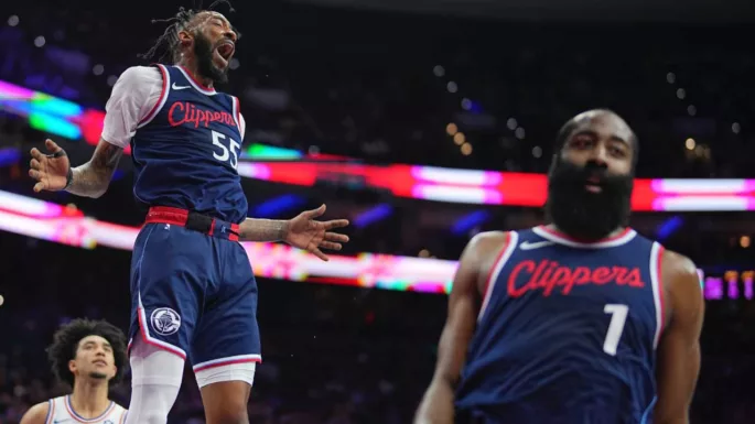 Derrick Jones Jr et James Harden