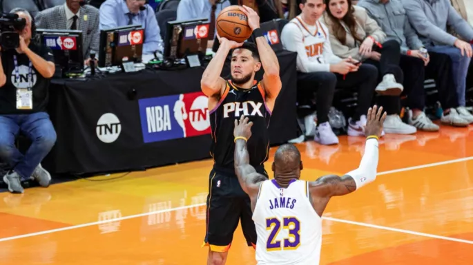 Devin Booker et LeBron James