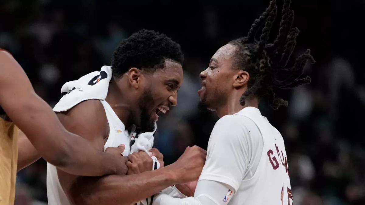 Donovan Mitchell et Darius Garland célèbrent la victoire contre Milwaukee