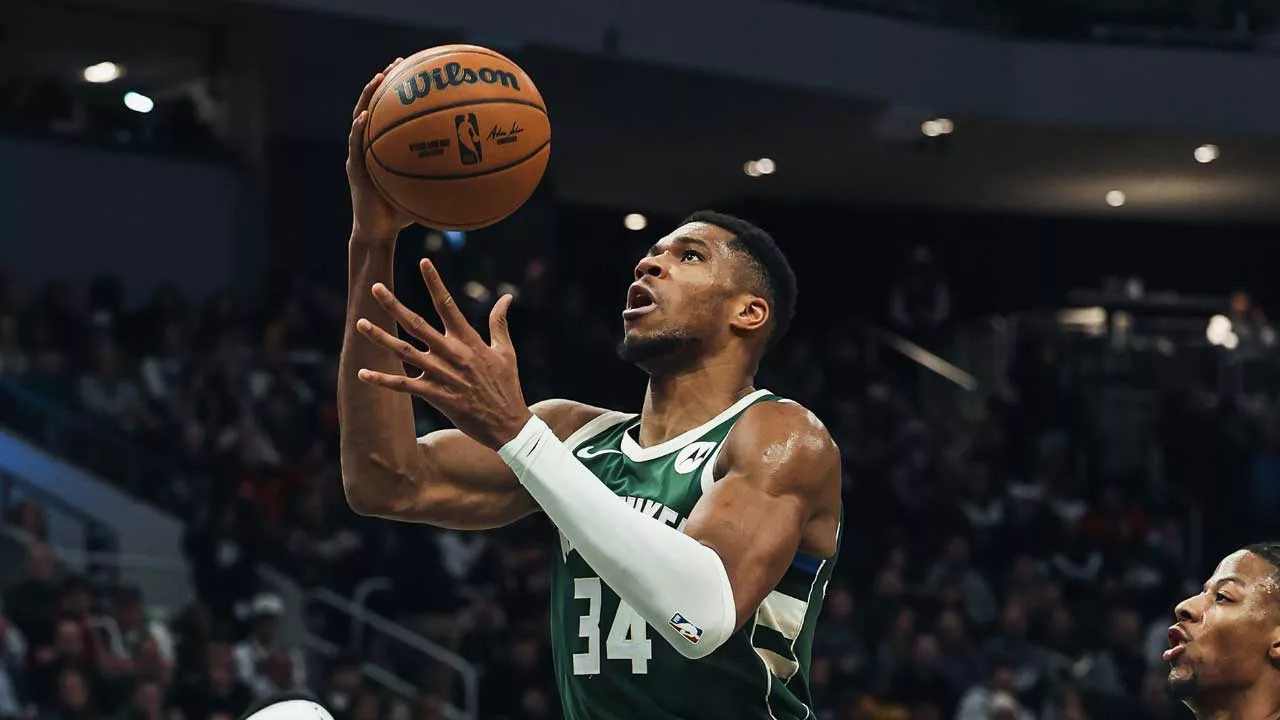 Lire la suite à propos de l’article Giannis Antetokounmpo régale et les Bucks écrasent les Bulls