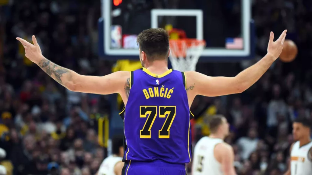 Luca Doncic brille contre les Denver Nuggets