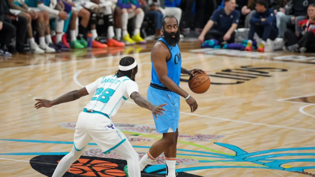 Harden orchestre le show
