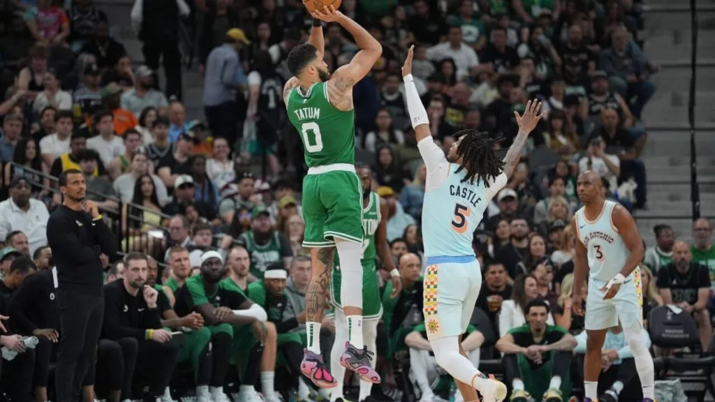 Jayson Tatum contre Stephon Castle