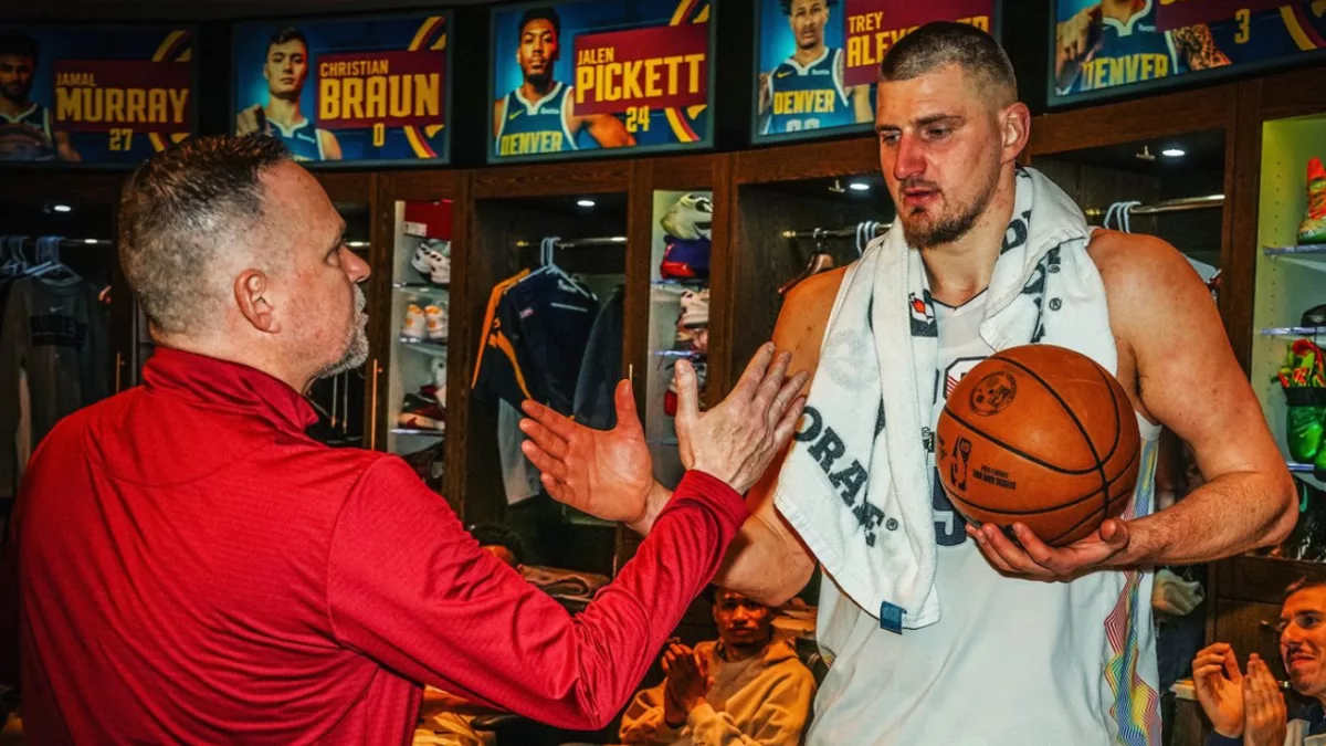 Nikolic Jokic et Mike Malone après son triple double historique