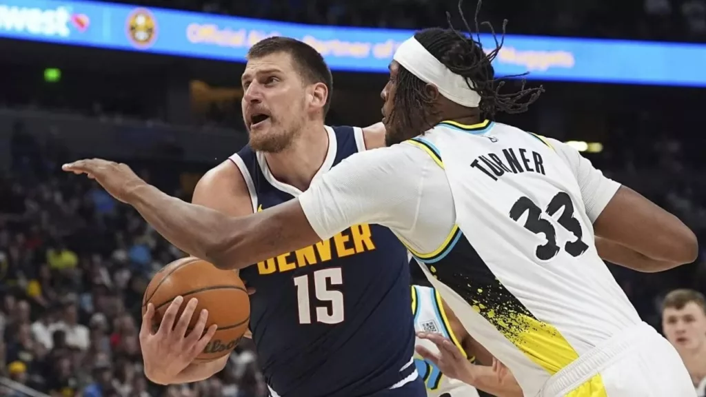 Nikola Jokic et Myles Turner