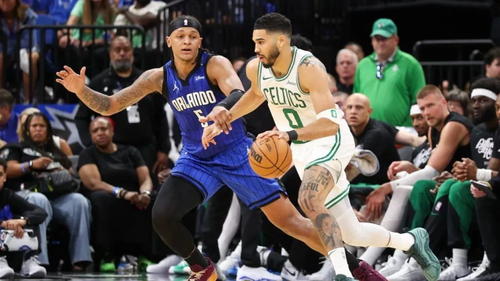 Paolo Banche et Jayson Tatum