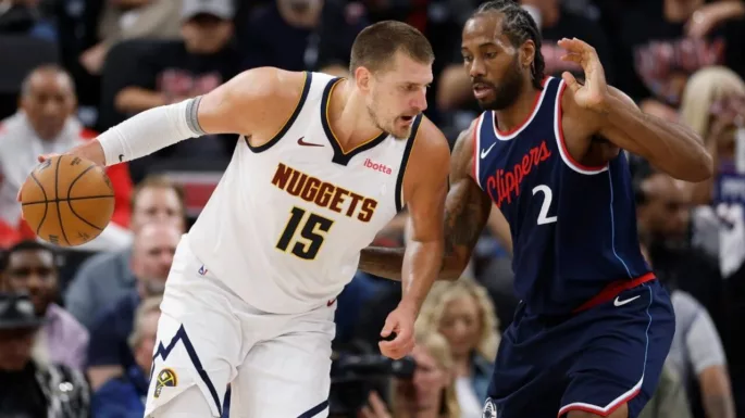 Nikola Jokic et Kawhi Leonard