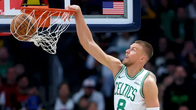 Kristaps Porzingis rejoint les Hawks
