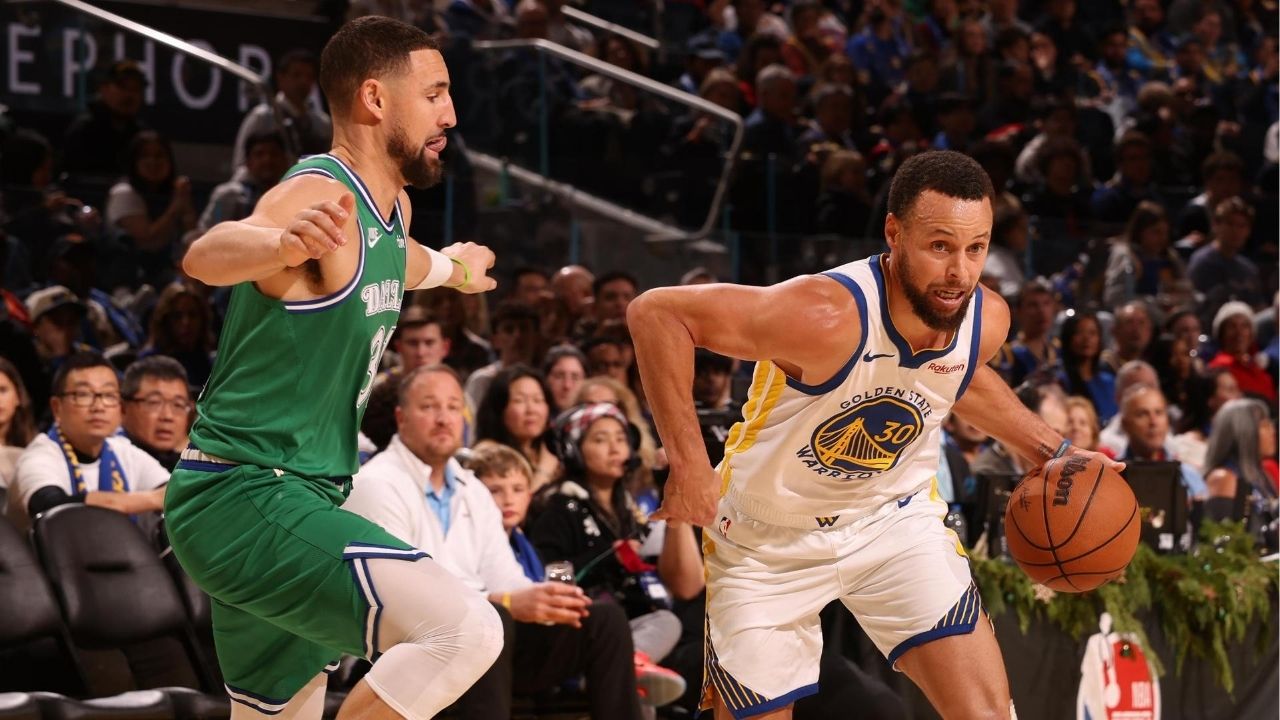 Klay Thompson qui défend sur Stephen Curry