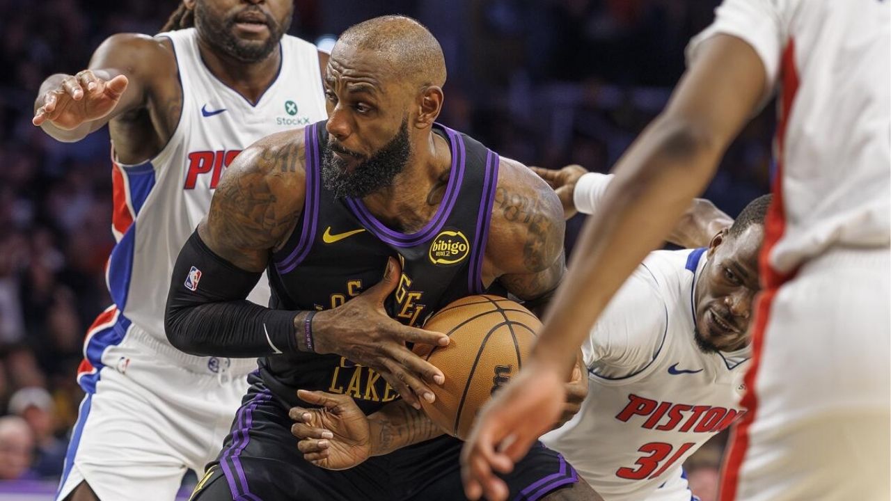 LeBron James défendu par les Pistons