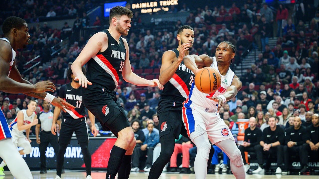 Ausar Thompson qui fait une passe