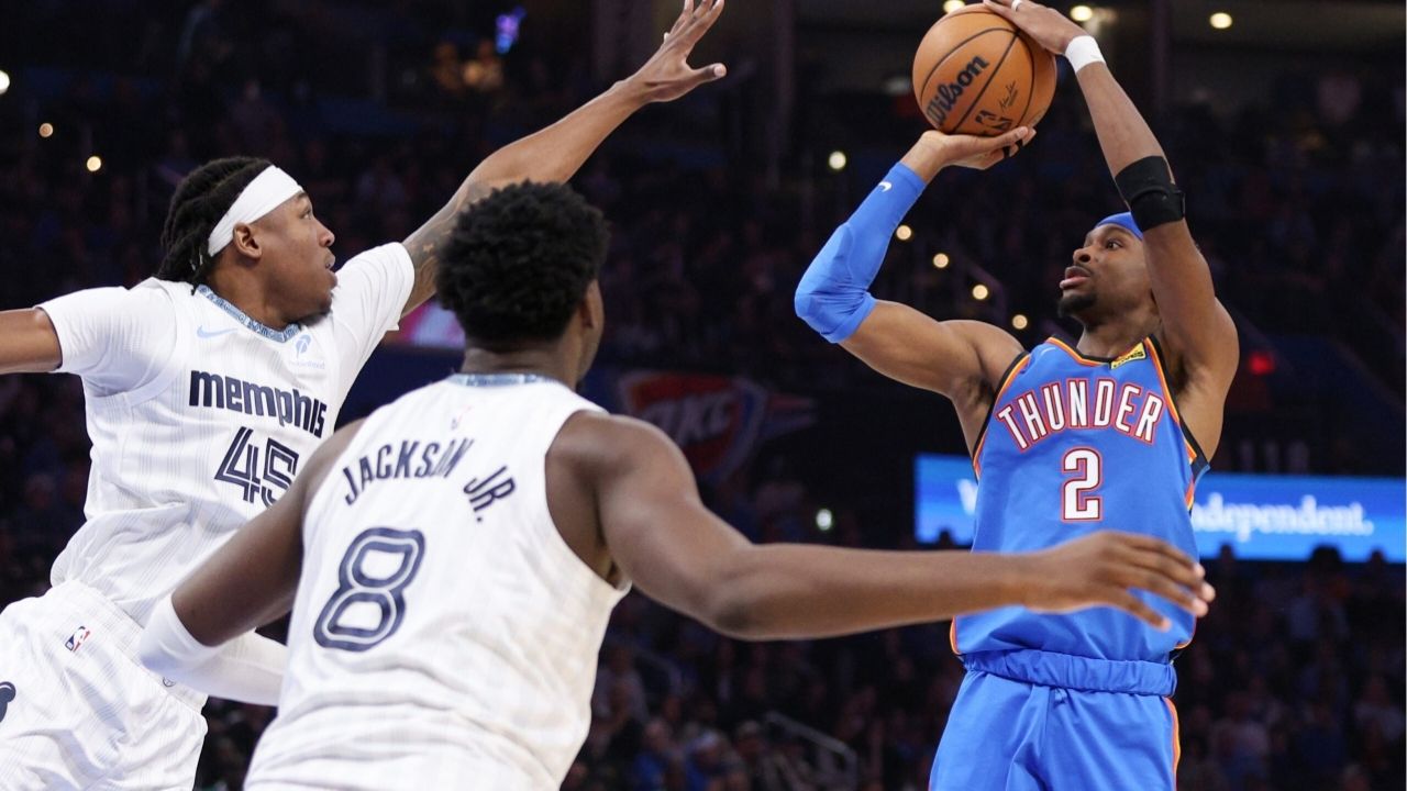 Shai Gilgeous-Alexander qui tire au dessus de la défense de Memphis