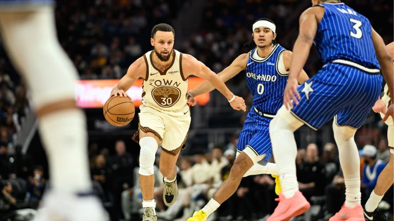 Stephen Curry qui dribble