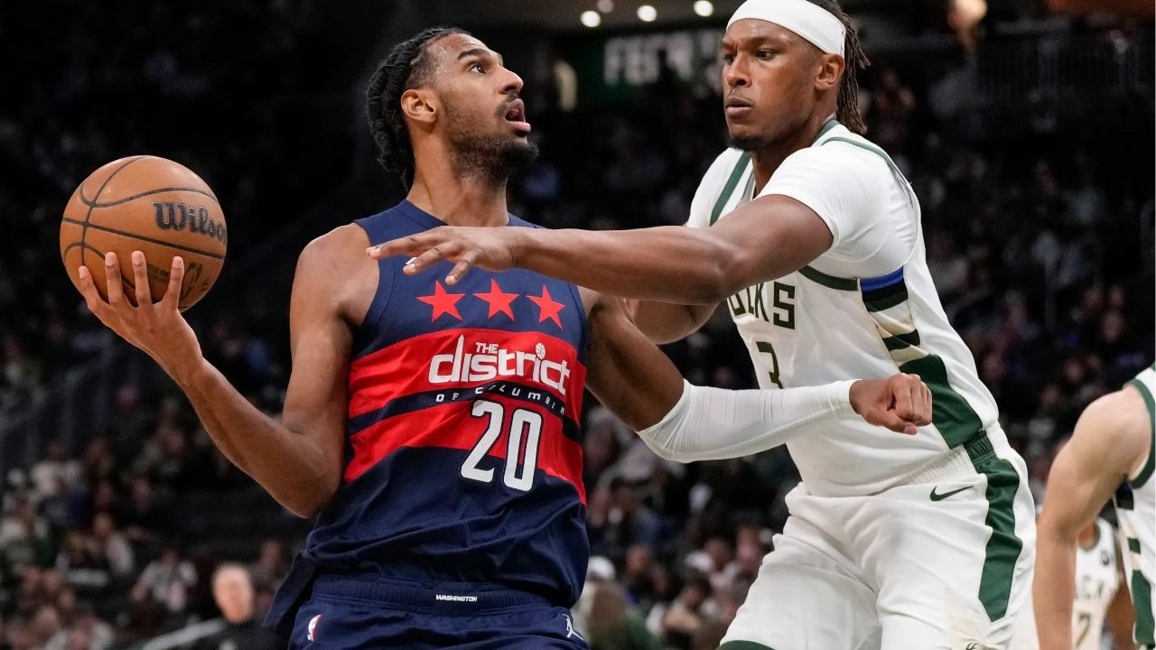 Alex Sarr et Myles Turner