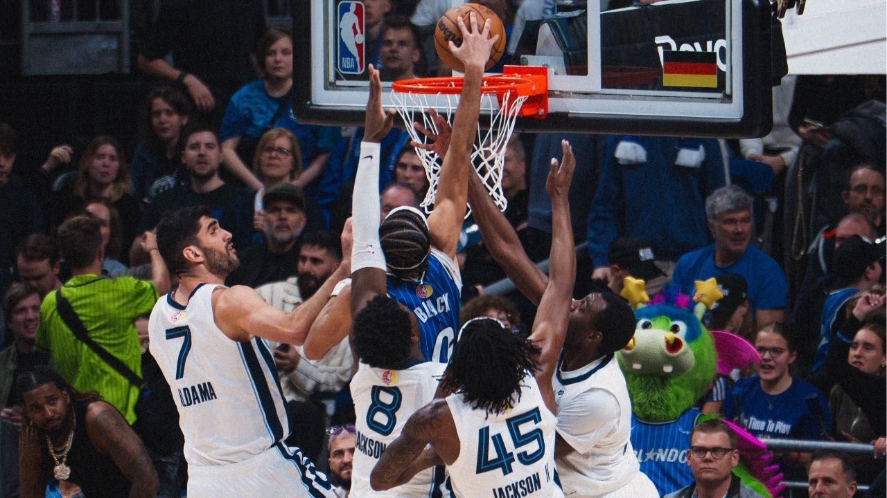 Anthony Black dunk sur 4 joueurs des Grizzlies