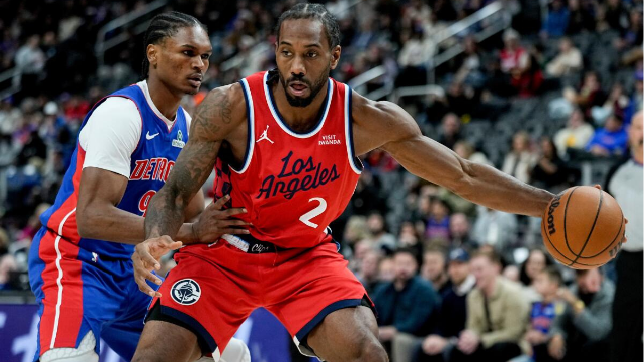 Kawhi Leonard défendu par Ausar Thompson