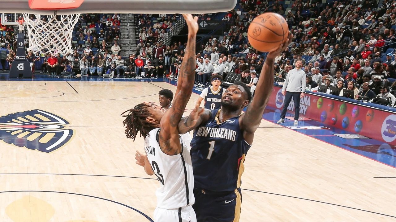 Claxton qui essayer de contrer Zion WIlliamson