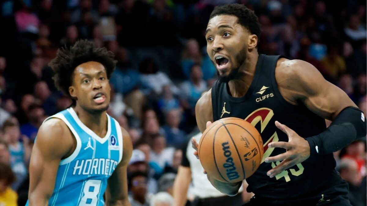 Donovan Mitchell contre les Hornets
